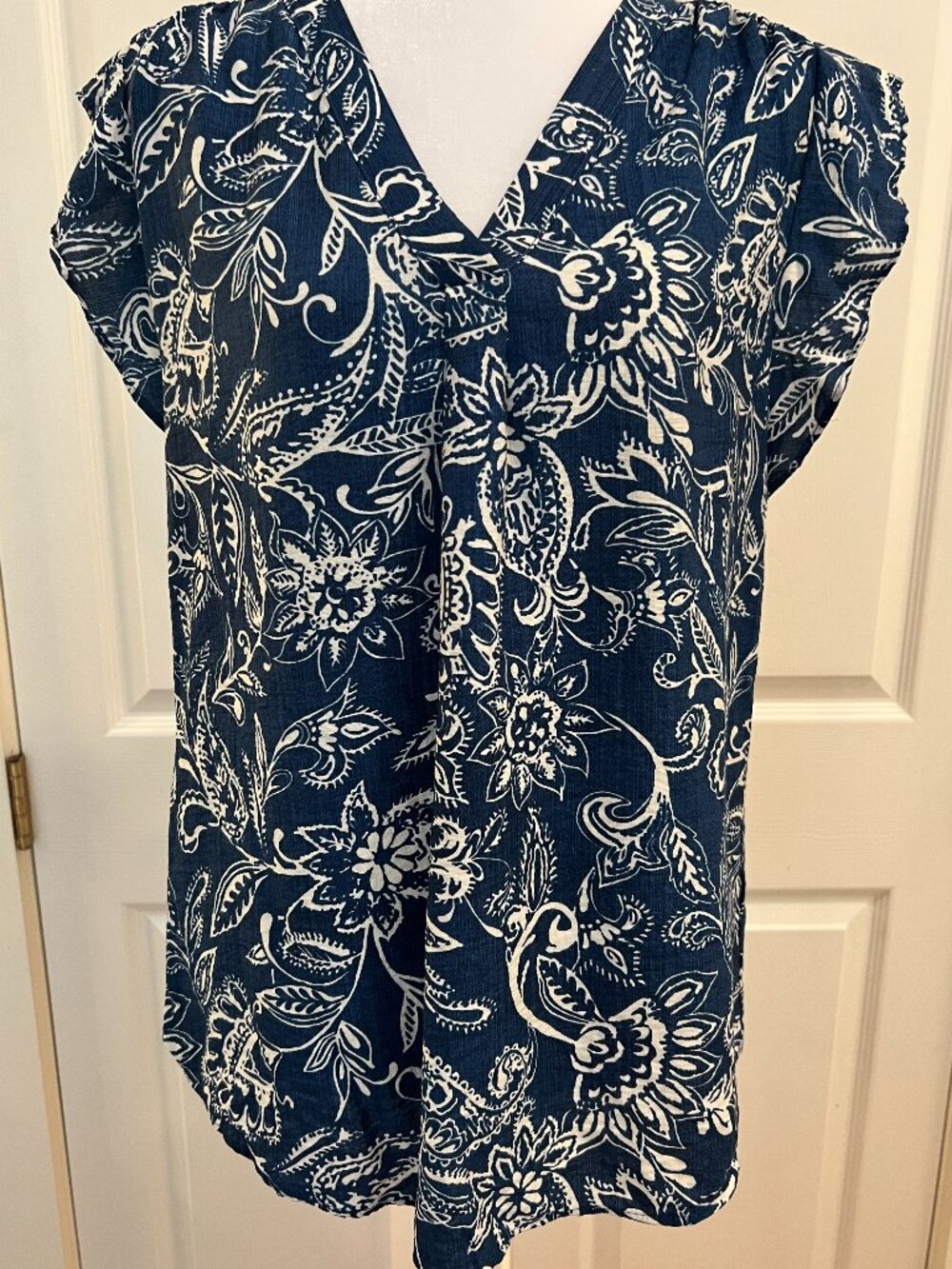 CHAUS Navy & White Floral Paisley Blouse Medium